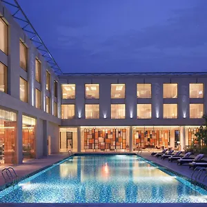 Hotel Courtyard By Marriott Kochi Airport Nedumbassery